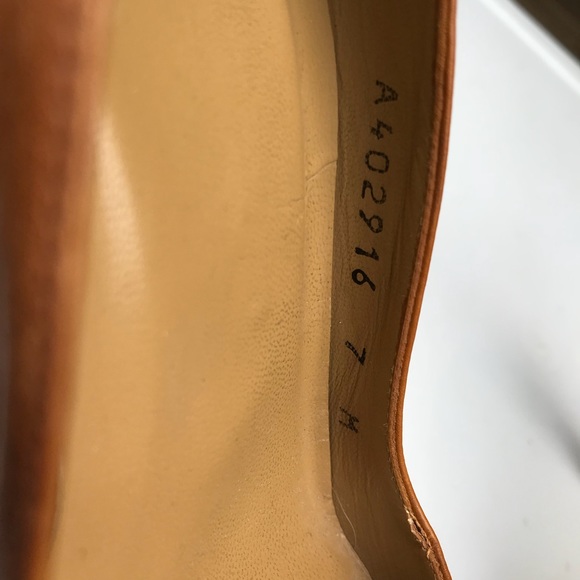 Stuart Weitzman tan peep toe platform heels - Picture 2 of 4